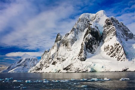 simsearch:400-04299207,k - Beautiful snow-capped mountains against the blue sky in Antarctica Stock Photo - Budget Royalty-Free & Subscription, Code: 400-04777015