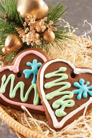 simsearch:400-07175496,k - traditional christmas gingerbread in a wicker basket Fotografie stock - Microstock e Abbonamento, Codice: 400-04777825
