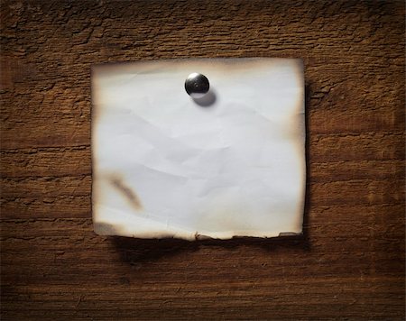 simsearch:400-04069690,k - close up of grunge note paper on wooden background Photographie de stock - Aubaine LD & Abonnement, Code: 400-04779046