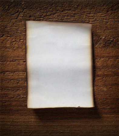 simsearch:400-04779090,k - close up of grunge note paper on wooden background Foto de stock - Super Valor sin royalties y Suscripción, Código: 400-04779040