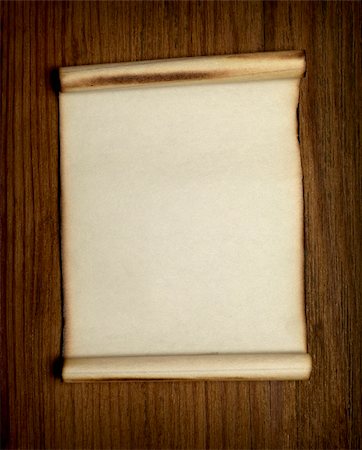 simsearch:400-07499421,k - close up of grunge note paper on wooden background Stock Photo - Budget Royalty-Free & Subscription, Code: 400-04779084
