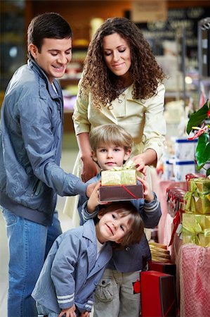 simsearch:400-04323202,k - Happy family with boxes of gifts in shop Stock Photo - Budget Royalty-Free & Subscription, Code: 400-04779181