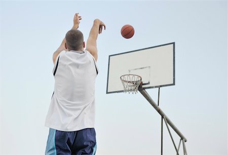 simsearch:400-04779709,k - basketball player practicing and posing for basketball and sports athlete concept Fotografie stock - Microstock e Abbonamento, Codice: 400-04779399