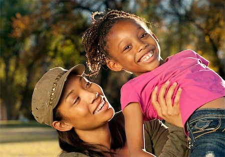 studio1one (artist) - African American mother and child having fun spending time together in a park Foto de stock - Royalty-Free Super Valor e Assinatura, Número: 400-04770616