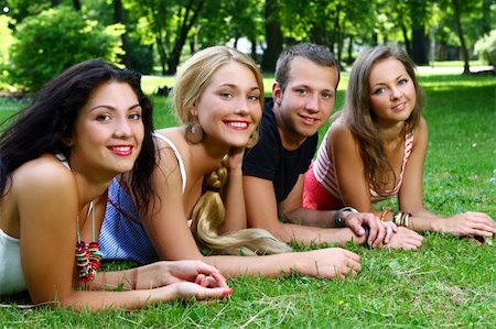 simsearch:400-06747489,k - group of teenagers boys and girls in the park Stock Photo - Budget Royalty-Free & Subscription, Code: 400-04770900