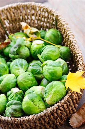 simsearch:400-06429494,k - Basket of green brussels sprouts with autumn leaves Stock Photo - Budget Royalty-Free & Subscription, Code: 400-04771091