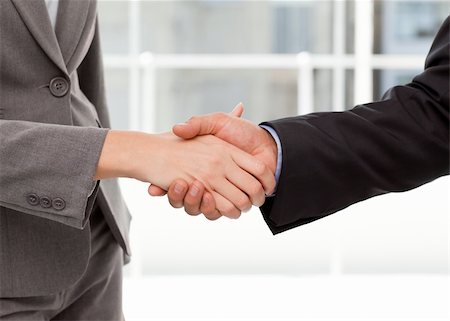 simsearch:400-04235841,k - Close up of two businesspeople shaking their hands after a meeting Stockbilder - Microstock & Abonnement, Bildnummer: 400-04772243