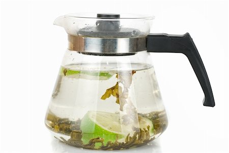 simsearch:400-04176670,k - Kettle with green tea isolated on a white background Foto de stock - Super Valor sin royalties y Suscripción, Código: 400-04772493