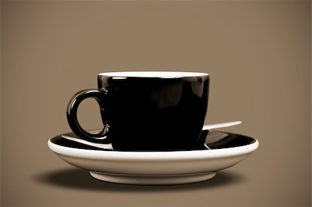 simsearch:400-05382322,k - A cup of coffee with on black background Stockbilder - Microstock & Abonnement, Bildnummer: 400-04772762