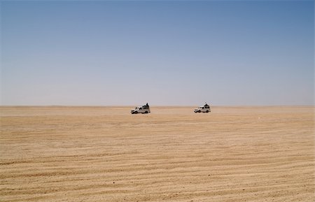 safari destination - driving across the desert Photographie de stock - Aubaine LD & Abonnement, Code: 400-04773157