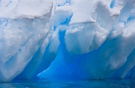 simsearch:400-05383454,k - Huge iceberg in Antarctica Foto de stock - Royalty-Free Super Valor e Assinatura, Número: 400-04773189