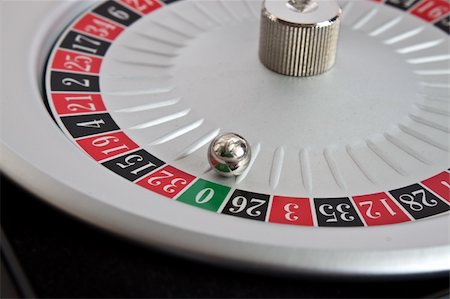 simsearch:700-00616801,k - roulette spinning a winning green zero Fotografie stock - Microstock e Abbonamento, Codice: 400-04784894