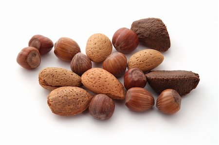 simsearch:400-05265990,k - Mixed nuts on a plain white background. Stock Photo - Budget Royalty-Free & Subscription, Code: 400-04785034
