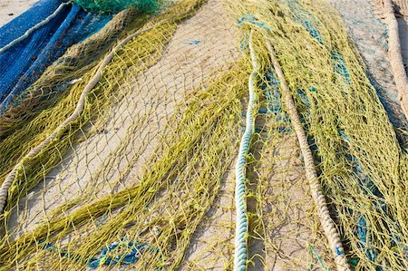 doca seca - Trawl fishing nets drying on a pier Foto de stock - Royalty-Free Super Valor e Assinatura, Número: 400-04785245