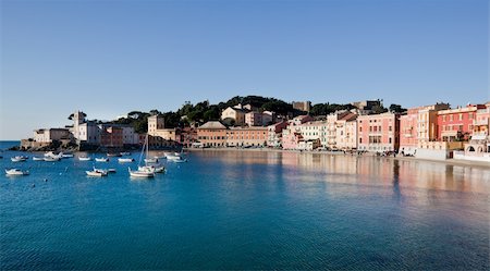 Little italian harbor: Sestri Levante, Liguria. North Italy, Europe. Foto de stock - Super Valor sin royalties y Suscripción, Código: 400-04785819