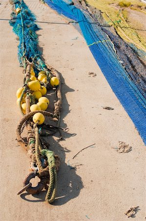 doca seca - Trawl fishing nets and tackle drying on a pier Foto de stock - Royalty-Free Super Valor e Assinatura, Número: 400-04786011