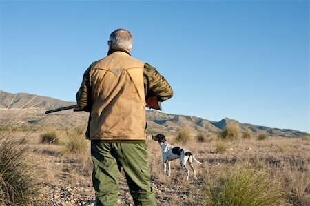 simsearch:400-04288829,k - Quail hunter in camouflage clothing walking across the field Photographie de stock - Aubaine LD & Abonnement, Code: 400-04786013