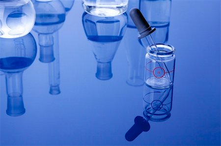 simsearch:400-05335850,k - Laboratory Glassware in blue table in laboratory Photographie de stock - Aubaine LD & Abonnement, Code: 400-04786262