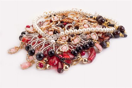 simsearch:630-01492287,k - A pile of colored jewellery on white background Foto de stock - Royalty-Free Super Valor e Assinatura, Número: 400-04787538