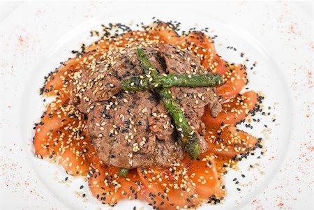 simsearch:400-05731277,k - Salad from beef closeup with white mushrooms, string beans, asparagus, spinach, and tomatoes carpaccio Photographie de stock - Aubaine LD & Abonnement, Code: 400-04788345