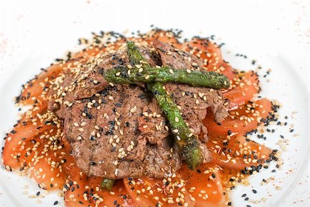 Salad from beef closeup with white mushrooms, string beans, asparagus, spinach, and tomatoes carpaccio Fotografie stock - Microstock e Abbonamento, Codice: 400-04788348