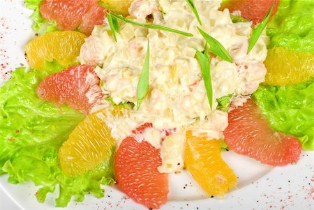 simsearch:400-04291543,k - seafood salad of shrimp baked at cream with orange and grapefruit isolated on a white background Foto de stock - Royalty-Free Super Valor e Assinatura, Número: 400-04788377