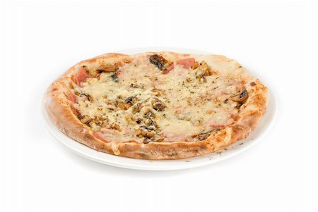 simsearch:400-06108703,k - Pizza aux champignons, jambon, isolé sur fond blanc Photographie de stock - Aubaine LD & Abonnement, Code: 400-04788465