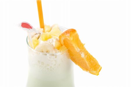 simsearch:400-05148141,k - milk fruit cocktail with slice of orange cream and pipe Stockbilder - Microstock & Abonnement, Bildnummer: 400-04788553