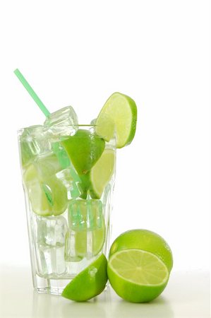 simsearch:400-04787910,k - green cocktail with ice cubes and copyspace Stock Photo - Budget Royalty-Free & Subscription, Code: 400-04789909