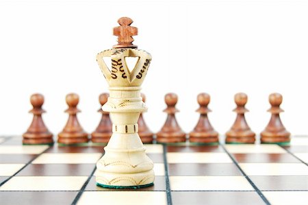 simsearch:400-04775983,k - chess pieces on chess board showing concept for success and power Stock Photo - Budget Royalty-Free & Subscription, Code: 400-04789918