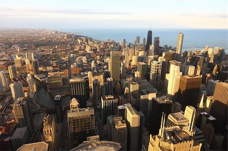 View to Downtown Chicago / USA from high above at sunset Fotografie stock - Microstock e Abbonamento, Codice: 400-04780851