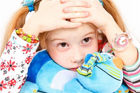 studio shot of sad pretty little girl with blue cat toy Foto de stock - Super Valor sin royalties y Suscripción, Código: 400-04780903