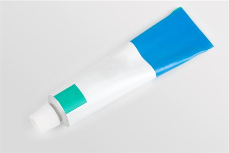 simsearch:400-04806901,k - Cream tube isolated on a white background Foto de stock - Royalty-Free Super Valor e Assinatura, Número: 400-04781686