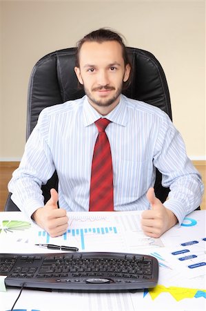 simsearch:400-04782141,k - Businessman at his workplace hold thumbs up. Stock Photo - Budget Royalty-Free & Subscription, Code: 400-04782137