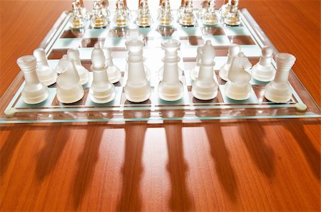 simsearch:400-04340597,k - Set of chess figures on the playing board Foto de stock - Super Valor sin royalties y Suscripción, Código: 400-04782298