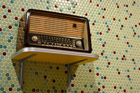 simsearch:6102-08120934,k - grungy retro radio Foto de stock - Super Valor sin royalties y Suscripción, Código: 400-04782708