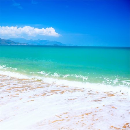 simsearch:400-04783475,k - Beautiful sandy tropical beach at sunny day Foto de stock - Royalty-Free Super Valor e Assinatura, Número: 400-04783216