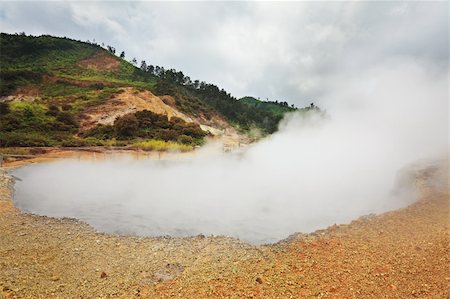 simsearch:400-04839330,k - Mud crater Sikidang at plateau Dieng. Java Foto de stock - Royalty-Free Super Valor e Assinatura, Número: 400-04783233