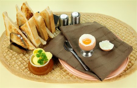 simsearch:400-05255035,k - Freshly cracked boiled egg with toast and butter for breakfast. Stock Photo - Budget Royalty-Free & Subscription, Code: 400-04794401