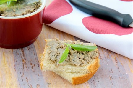simsearch:400-05708291,k - Homemade chicken liver pate on a piece of bread Stock Photo - Budget Royalty-Free & Subscription, Code: 400-04794470