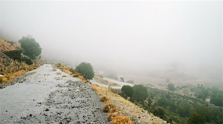 simsearch:400-04845642,k - An image of a road covered in fog Photographie de stock - Aubaine LD & Abonnement, Code: 400-04794680