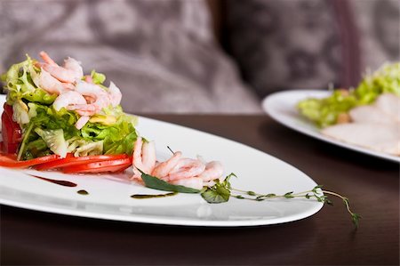 simsearch:400-05388182,k - shrimp salad Fotografie stock - Microstock e Abbonamento, Codice: 400-04795304