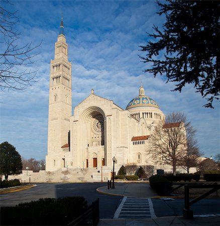 Basilica of the National Shrine of the Immaculate Conception in Washington DC on a clear winter day Foto de stock - Royalty-Free Super Valor e Assinatura, Número: 400-04795508