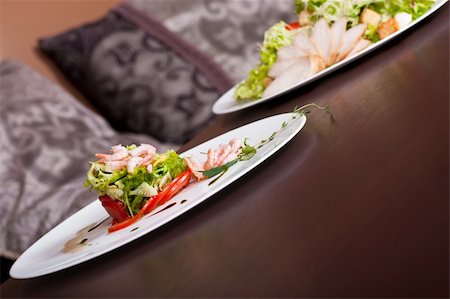 simsearch:400-05388182,k - fresh green salads on a table Fotografie stock - Microstock e Abbonamento, Codice: 400-04795556