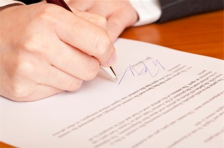 simsearch:400-05694231,k - Close-up macro of signing a contract. Foto de stock - Super Valor sin royalties y Suscripción, Código: 400-04796613