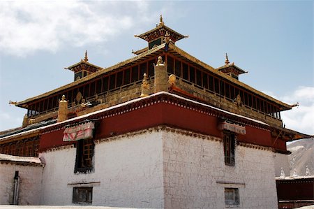 simsearch:400-07165260,k - Landmark of a typical historical lamasery in Tibet Foto de stock - Royalty-Free Super Valor e Assinatura, Número: 400-04797109