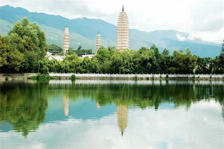 simsearch:400-05300606,k - Landmarks of the famous Three Pagodas in Dali China Photographie de stock - Aubaine LD & Abonnement, Code: 400-04797112