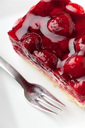 raspberry jelly - raspberry cake seen from the top and a fork Stock Photo - Budget Royalty-Free & Subscription, Code: 400-04797636