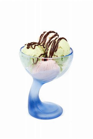 simsearch:400-09082854,k - scoops of ice-cream isolated on a white background Photographie de stock - Aubaine LD & Abonnement, Code: 400-04799207