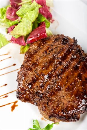 simsearch:400-05350825,k - Beef steak on a white plate closeup with vegetables Foto de stock - Royalty-Free Super Valor e Assinatura, Número: 400-04799261